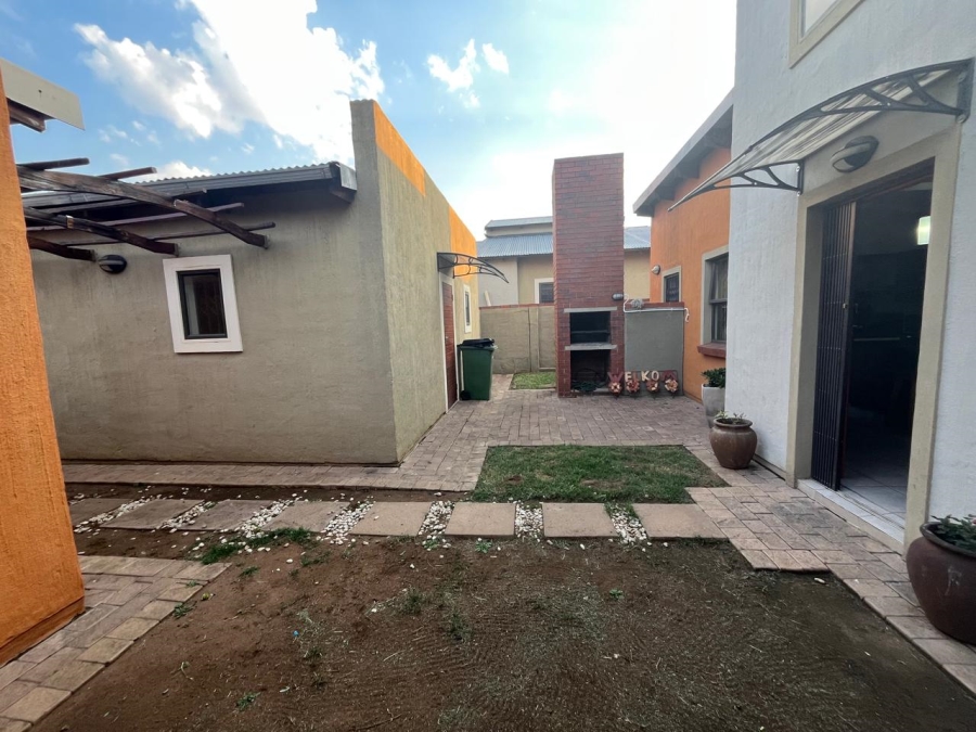 To Let 3 Bedroom Property for Rent in Waterval East North West